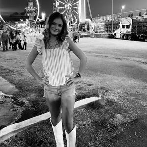 Meet your Posher, Chloe